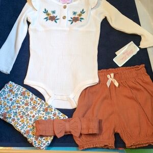 Little Lass Floral Ribbed Bodysuit w/Rust Shorts/Headband & Floral Leggings 18M